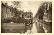 12696 Gezicht op de Zuidsingel met bebouwing te Amersfoort uit het zuidwesten; met links de achtergevels van de panden ...